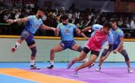 Shubham Shinde (left) in a chain with Jaskirat during Bhavani's raid (credits: PKL)